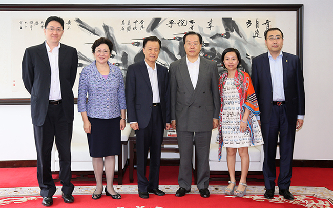 張學(xué)武董事長(zhǎng)、姜巖總經(jīng)理會(huì)見世茂集團(tuán)董事局主席許榮茂一行（圖）