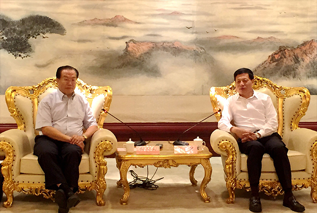 張學(xué)武董事長(zhǎng)會(huì)見(jiàn)河南省長(zhǎng)謝伏瞻（圖）