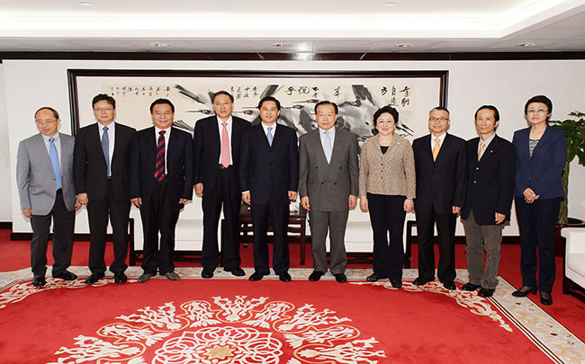 集團(tuán)張學(xué)武董事長(zhǎng)、姜巖總經(jīng)理會(huì)見(jiàn)雲(yún)南省委副書(shū)記、省長(zhǎng)陳豪一行（圖）