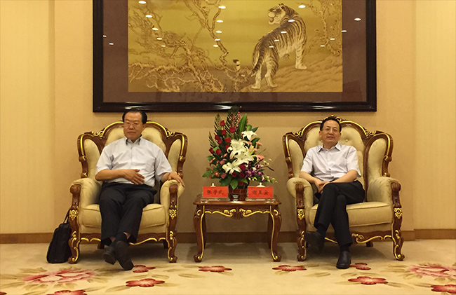 張學(xué)武董事長(zhǎng)會(huì)見(jiàn)焦作市長(zhǎng)謝玉安（圖）
