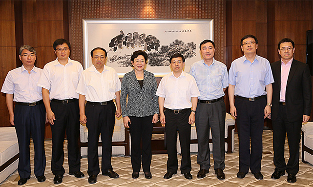 姜巖總經理會見濟甯市長梅永紅（圖）