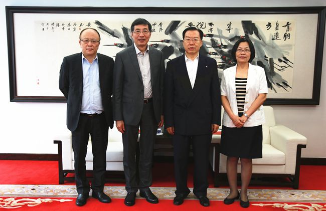 廈門(mén)市政協(xié)主席張健一行到訪集團(tuán)（圖）