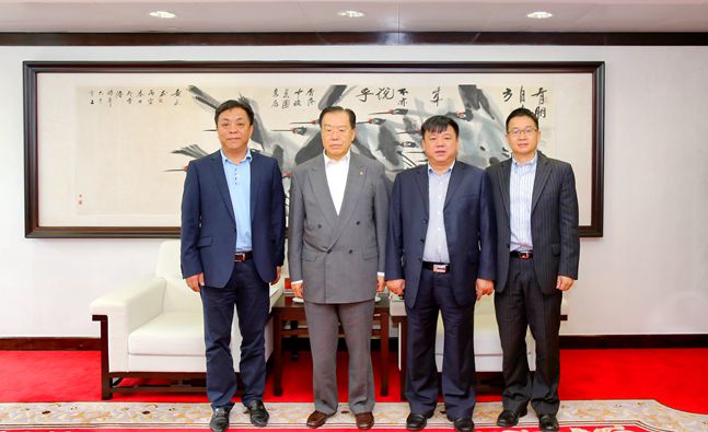 張學(xué)武董事長(zhǎng)會(huì)見賀州市林冠市長(zhǎng)一行（圖）