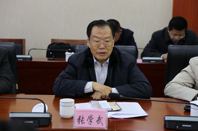 1、集團張學武董事長與迪慶州領(lǐng)導(dǎo)開展扶貧工作座談_副本.jpg