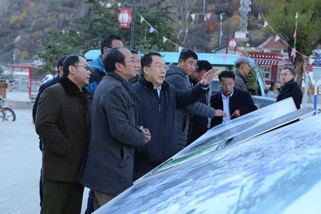 11、張學武董事長考察迪慶州阿墩子古城規(guī)劃建設(shè)情況_副本.jpg