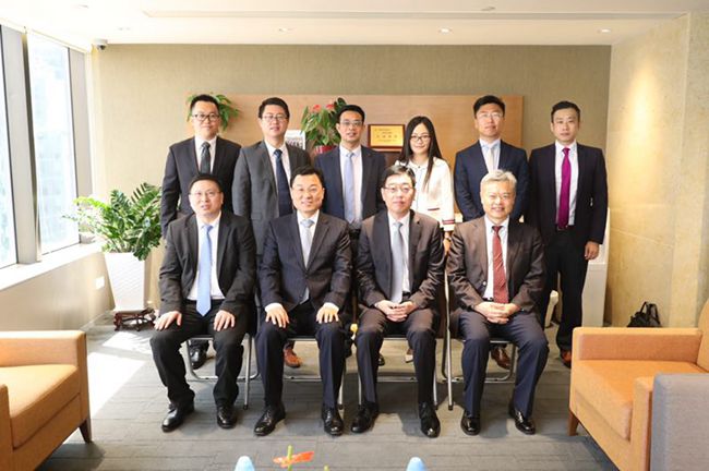 外交部駐港公署謝鋒特派員赴集團香港簽證申請服務(wù)中心調(diào)研（圖）