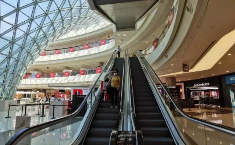 【中國免稅人在行動?一線直擊篇】之十一：這家店恢復(fù)營業(yè)，吸引超過1億人在線看直播！